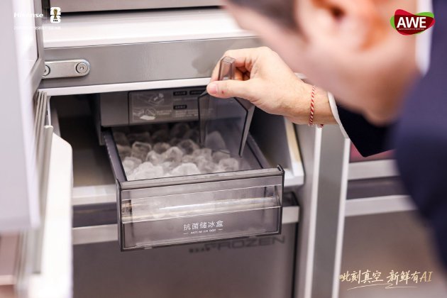  海信璀璨650U8真空冰箱现身AWE展会；前沿保鲜科技融合AI智慧，引领高端储鲜潮流。 家电市场
