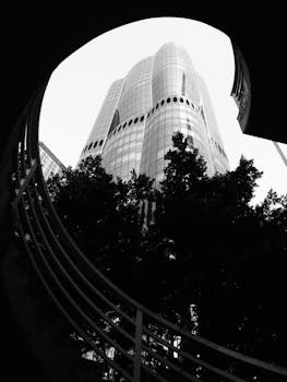 中东安全事件频发,国际油价明显走高;北约关系出现新变数,全球市场谨慎观望。 股票财经