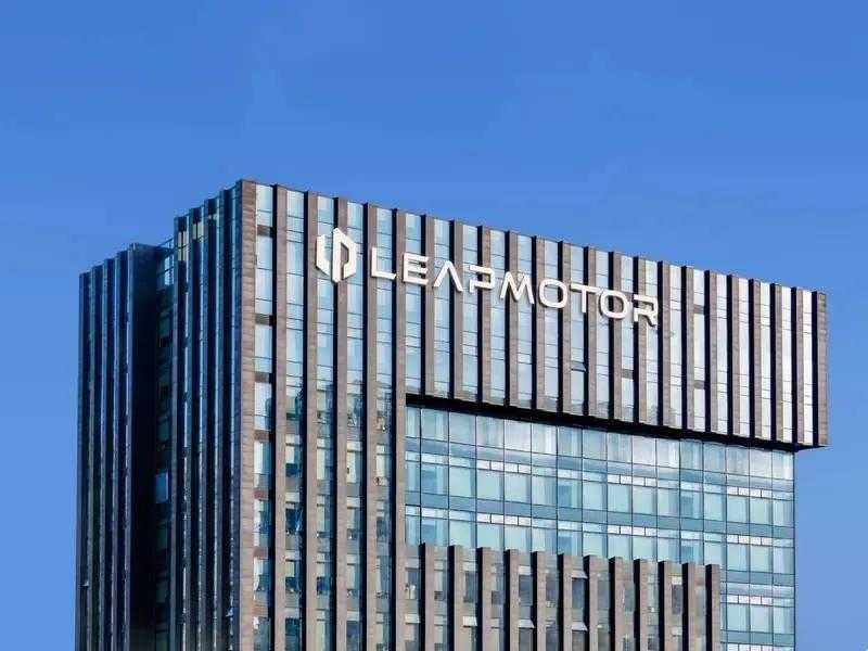 汽车行业动态频现，苏炳添携手小米汽车；零跑实现盈利突破。