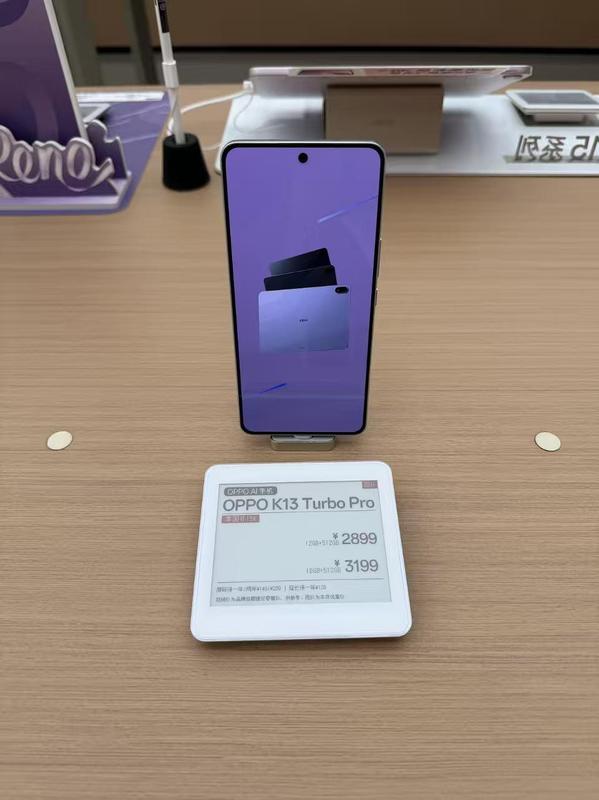  手机定价策略调整引发市场热议；消费者分层明显，高端需求相对稳健。 手机评测