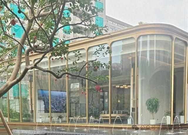 上海闵行小区会所实景宣传遭质疑，业主发现交付标准大变样。