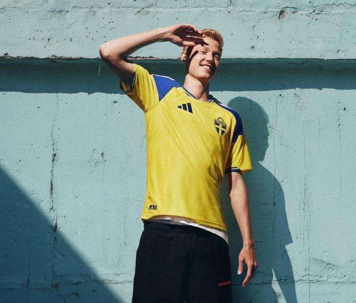  欧洲转会市场动态浮现；英超西甲俱乐部关注法鹰年轻中场。 体育新闻