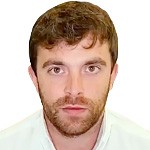  欧洲转会市场动态浮现；英超西甲俱乐部关注法鹰年轻中场。 体育新闻