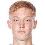  欧洲转会市场动态浮现；英超西甲俱乐部关注法鹰年轻中场。 体育新闻