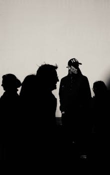  央行宣布开展中期借贷便利操作；市场流动性有望保持充裕态势。 股票财经