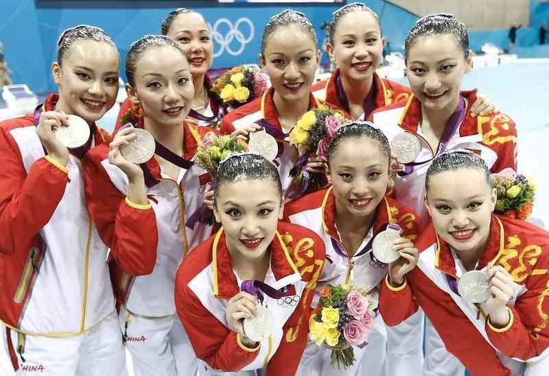  赛场突围的荣光时刻：中国花游新锐书写夺金传奇 体育新闻