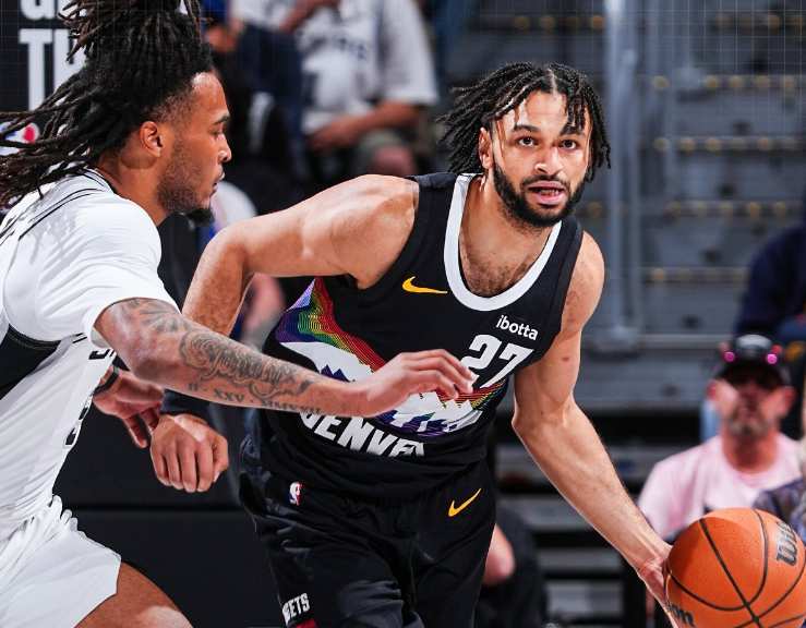 连胜终结的遗憾:两位顶级内线的宿命对决与成长痛点 体育新闻