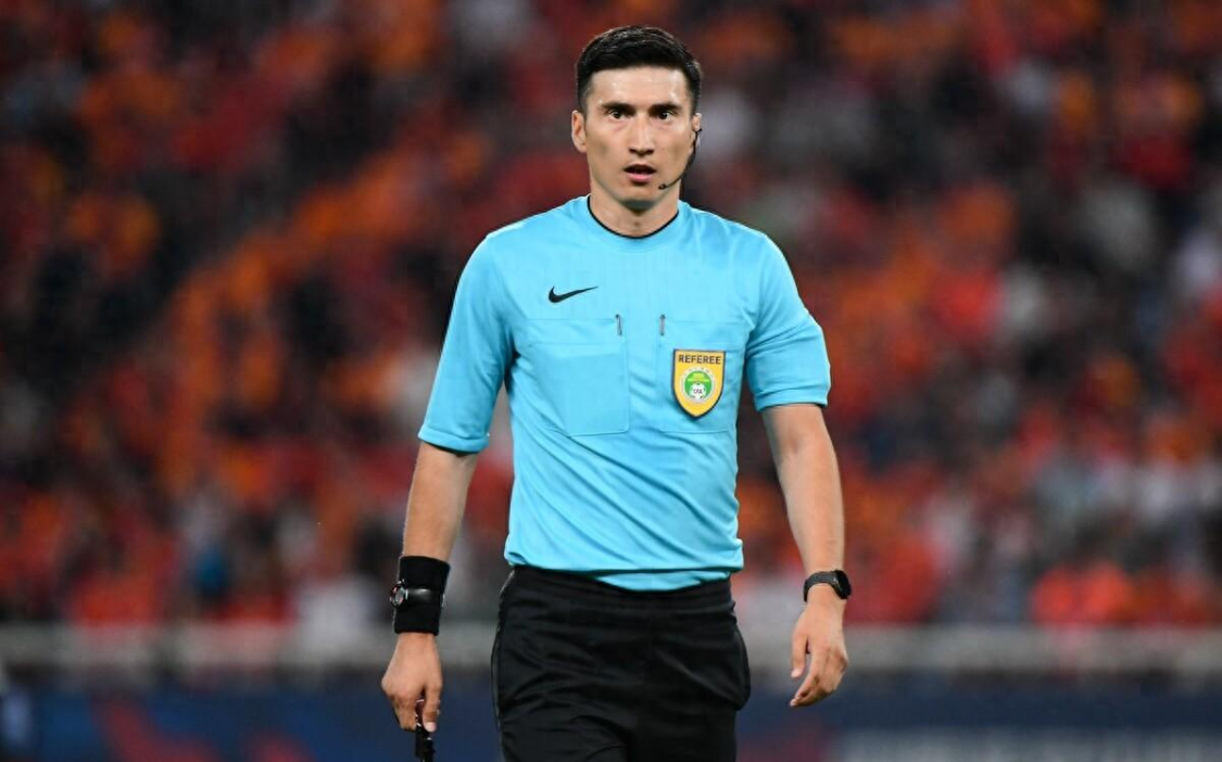  技术深耕·判罚迷局：从中超金哨候选到中甲赛场的职业警示录 体育新闻