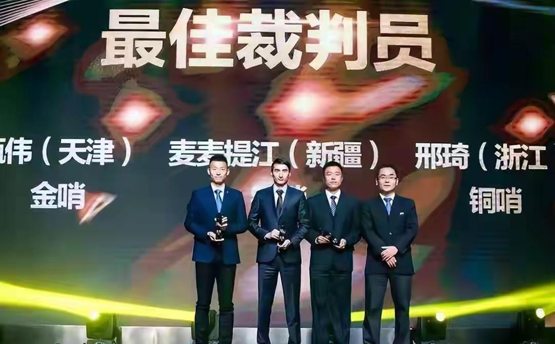  技术深耕·判罚迷局：从中超金哨候选到中甲赛场的职业警示录 体育新闻