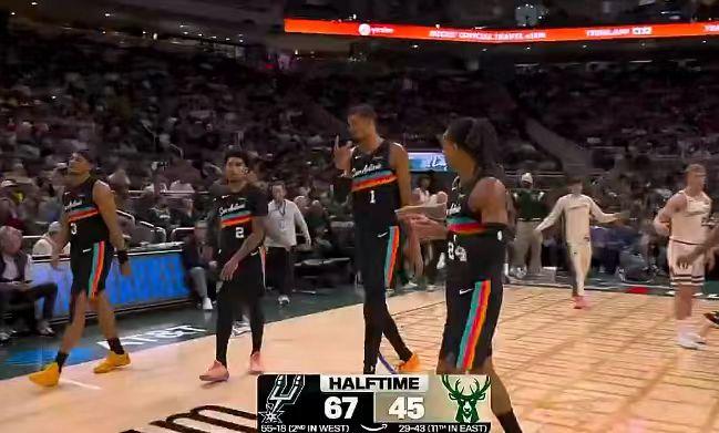  NBA进攻体系进化论：数据爆炸背后的战术革命与竞争格局重塑 体育新闻