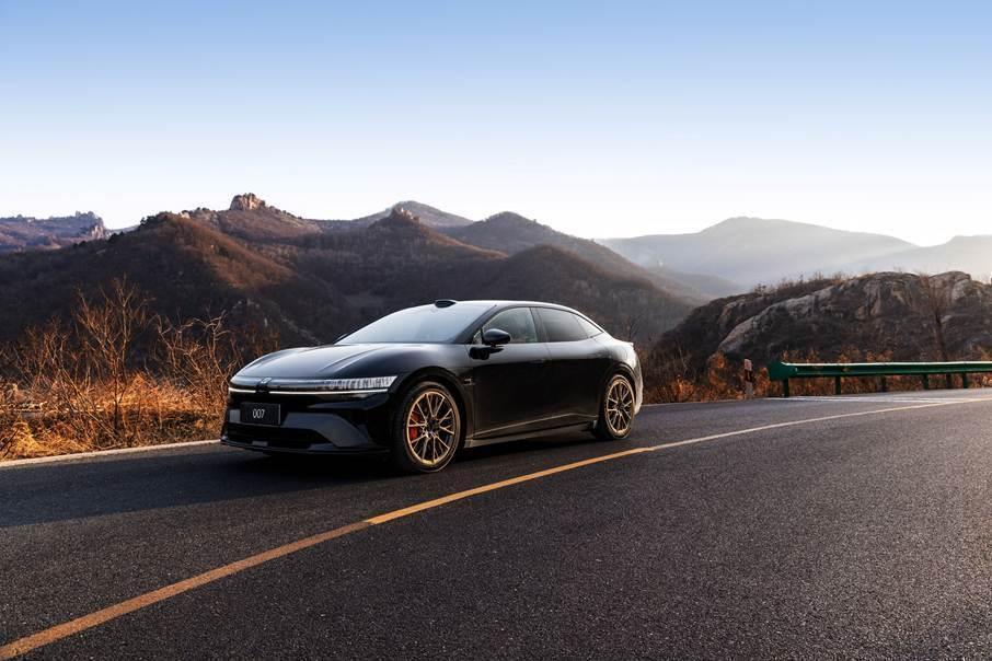  【技术解析】900V平台+KW避震：极氪7系如何重塑20万级性能纯电标准 汽车科技