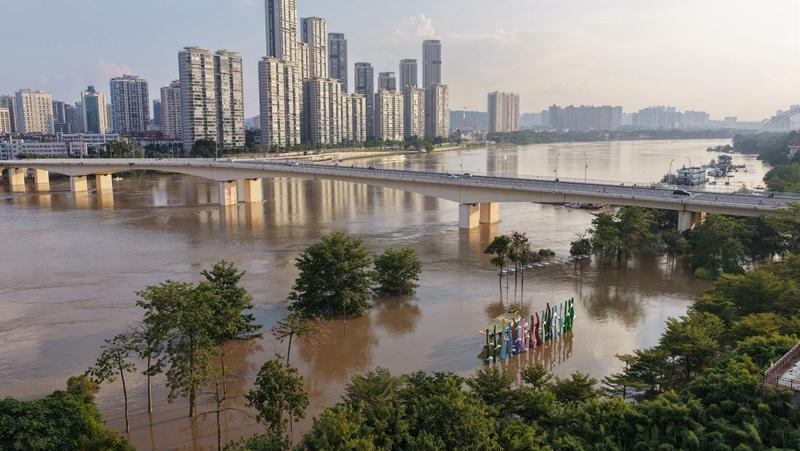  【气象深度】10号风球背后的技术密码：超强台风“桦加沙”数据全解析 新闻