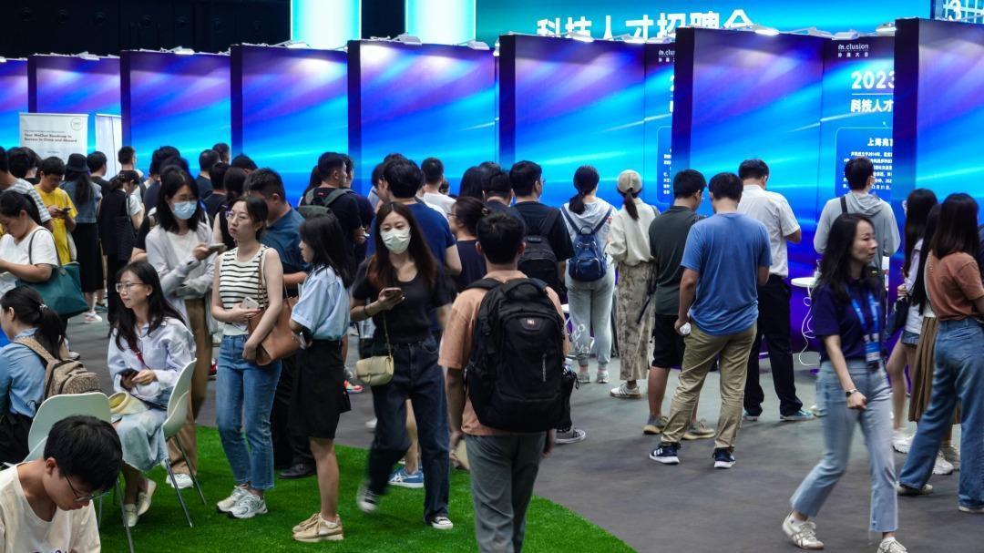  【气象深度】10号风球背后的技术密码：超强台风“桦加沙”数据全解析 新闻