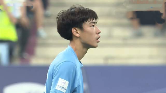  从B队到一线队：肖力荣的锋线进化论 体育新闻