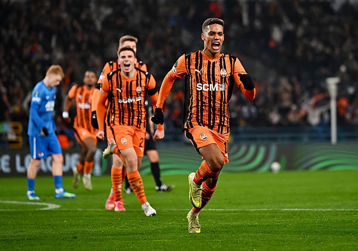  【欧协联深度】次回合战术博弈：四支球队的逆转密码与防守铁律 体育新闻