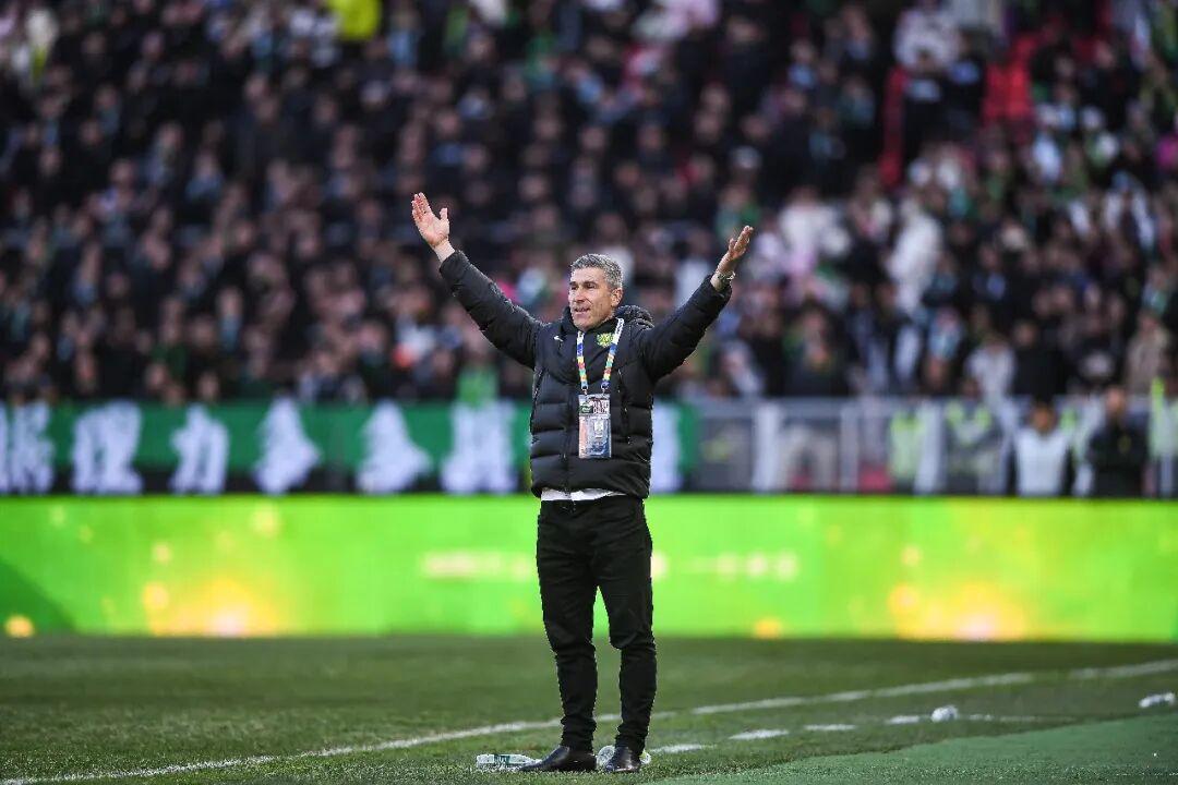  【战术复盘】国安铁人之败：伤病潮下的防守困局与技术瓶颈深度解析 体育新闻